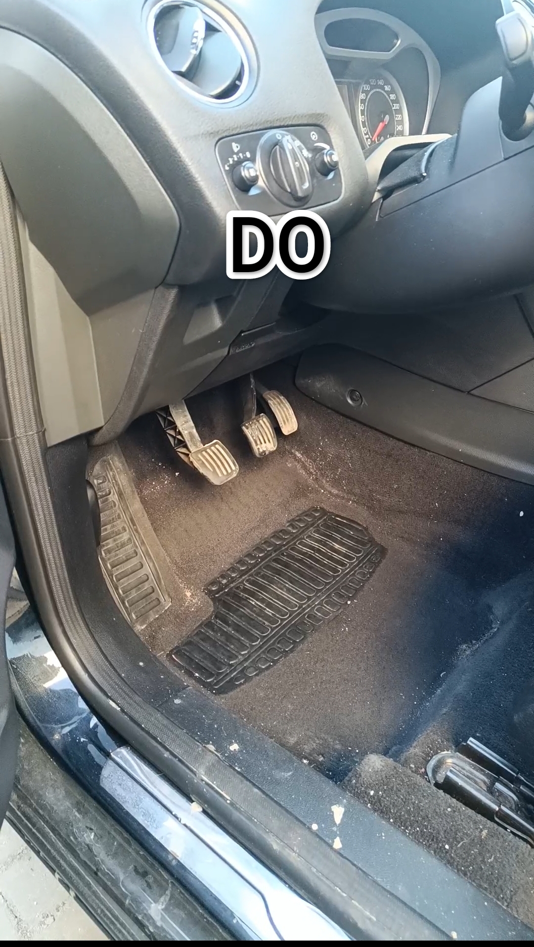 Pranie tapicerki – sofa przed i po