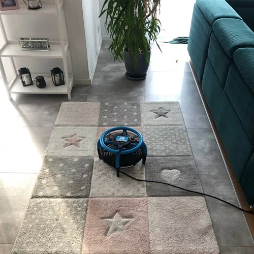 Pranie tapicerki – sofa przed i po